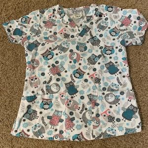 Owl patter scrub top